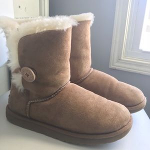 Ugg Bailey Button Size 8 Chestnut Boot